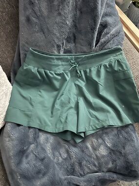 Women’s Teal Athletic Shorts with Drawstring Waist and Dual Front Pockets